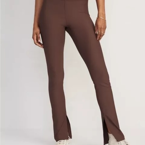 Old Navy Pants - Old Navy NWOT Extra High-Waisted PowerSoft Ribbed Flare Leggings W/ slits Size S